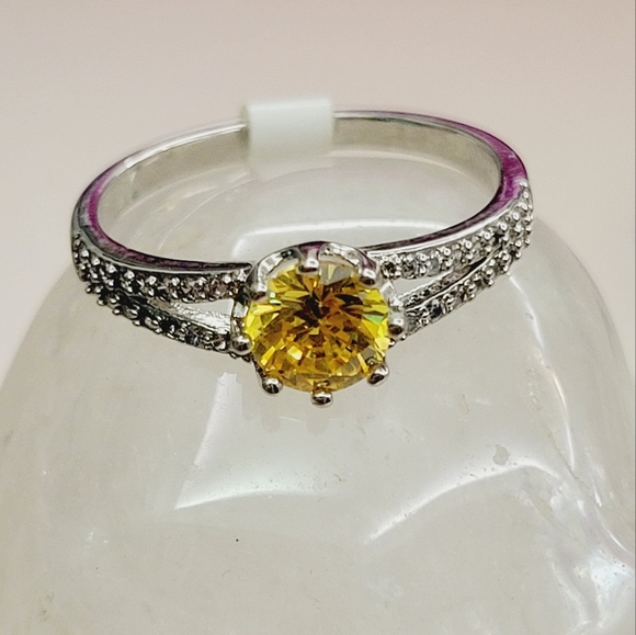 💍2 for $20 NWT Fragrant Jewels Yellow Swarovski Ring - Picture 2 of 5